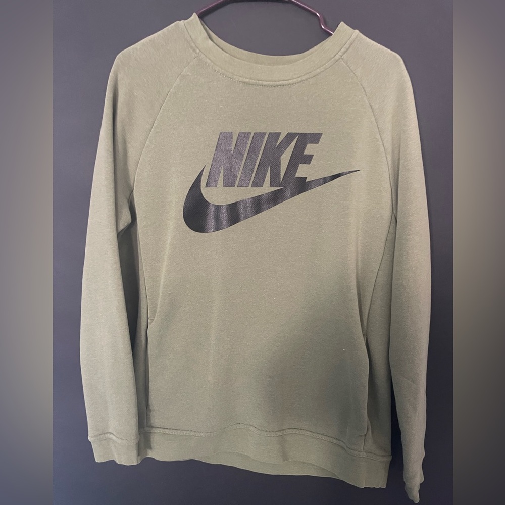 Nike sweater size Medium green